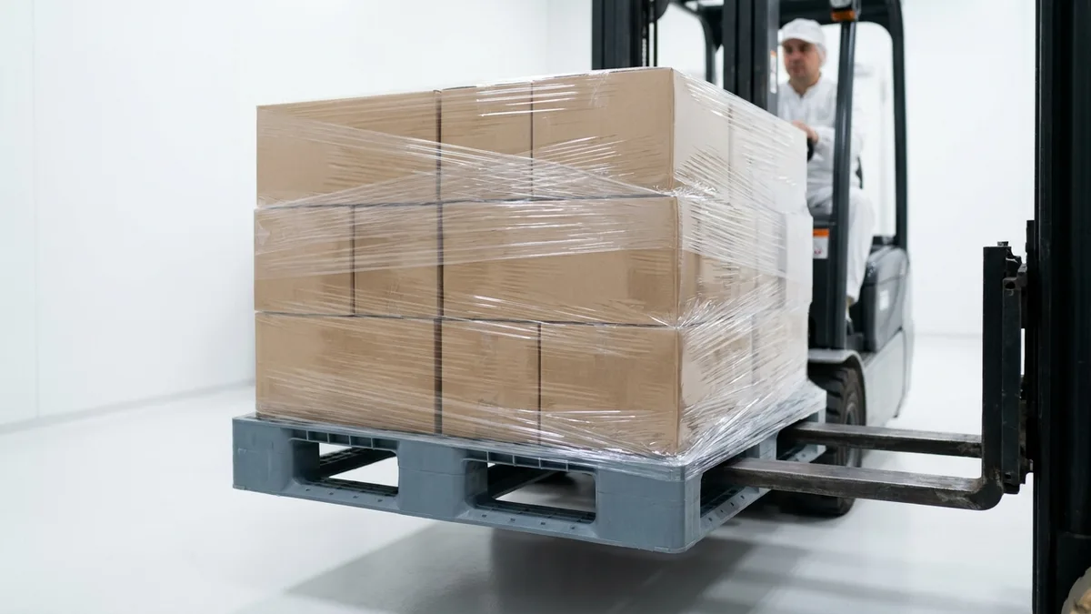 Light Weight Plastic Pallet in use